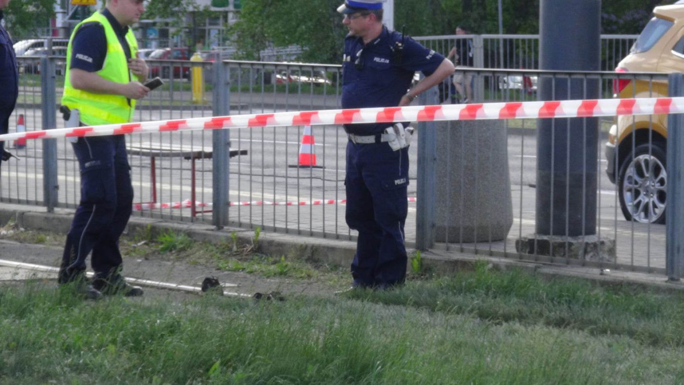 Makabryczny wypadek na Nowym Bemowie. Nie żyje mężczyzna zmiażdżony przez tramwaj