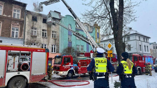 Pożar w Jeleniej Górze. Ewakuacja mieszkańców z płonącego budynku