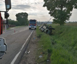Wypadek w Szczuczynie. Pijany kierowca osobówki uderzył w ciągnik [ZDJĘCIA]