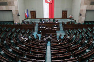 Reforma przyłączeń do sieci wstrzymana. Branża OZE czeka na zmiany