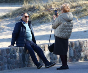 Stefan Friedmann z żoną na spacerze