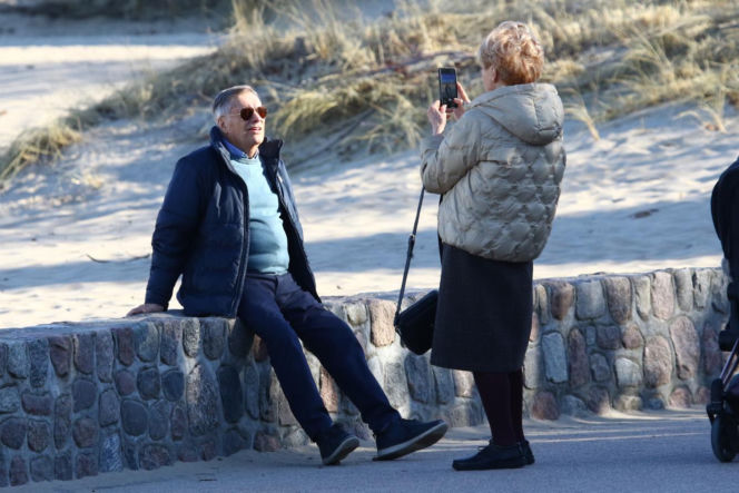 Stefan Friedmann z żoną na spacerze