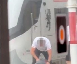 Szokujące sceny na peronie w Wejherowie! Bójka agresywnego pasażera z konduktorem