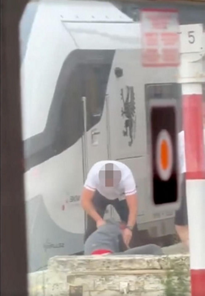 Szokujące sceny na peronie w Wejherowie! Bójka agresywnego pasażera z konduktorem