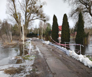 Przekroczenie poziomu alarmowego na Wkrze - sytuacja w piątek