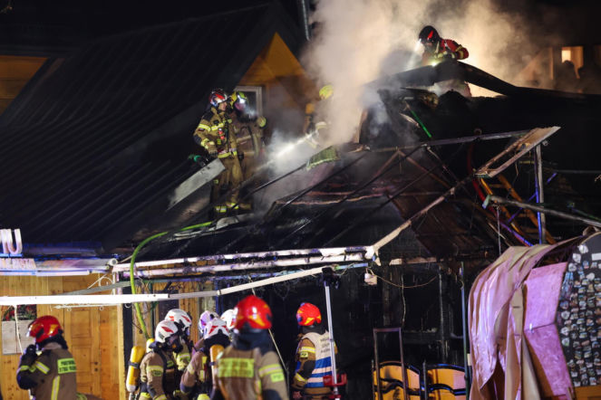 Wielki pożar na Krupówkach! Strażacy z ognia wynieśli dwie nieprzytomne osoby