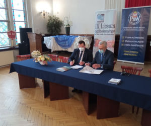 Podpisanie umowy o współpracy III LO w Grudziądz z Państwową Szkołą Wyższą w Gnieźnie