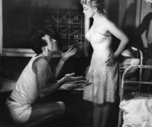 Ukrywała roznegliżowanego amanta za oknem. Ta jedna scena wystarczyła, by odpalić plotki