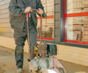Ostateczne ubicie warstwy nośnej z uwzględnieniem spadku 1,5–2,0%