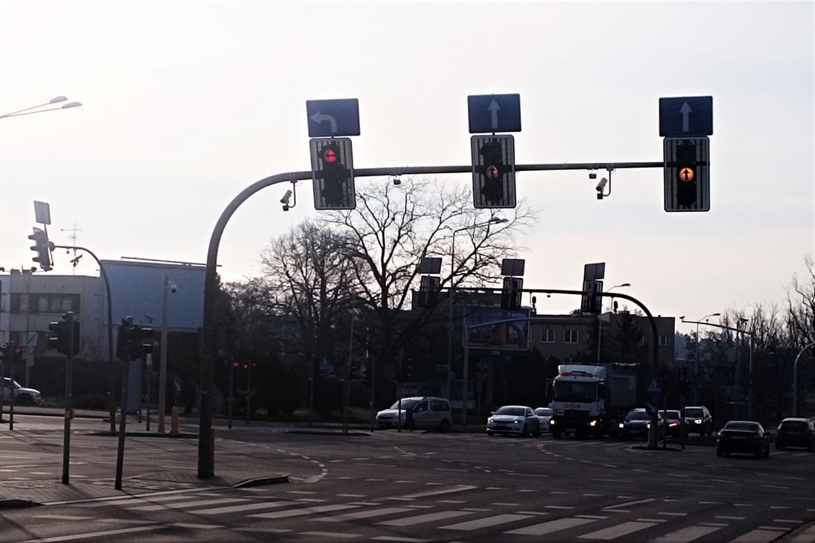 Na skrzyżowaniu ulic 26 Kwietnia, Derdowskiego i Taczaka uruchomiono system RedLight3