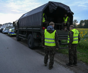 Służby przeszukują teren w okolicy Zalewu Zemborzyckiego