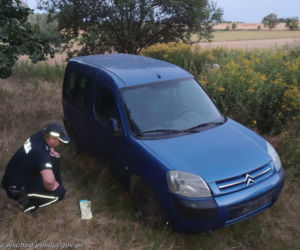 Skradziony Citroen po miesiącu został odnaleziony w krzakach