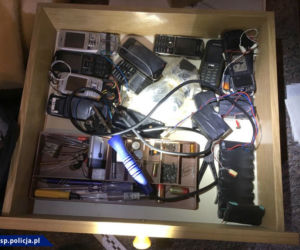 PORWANE DZIECI WIĘZIŁ W SKRZYNI