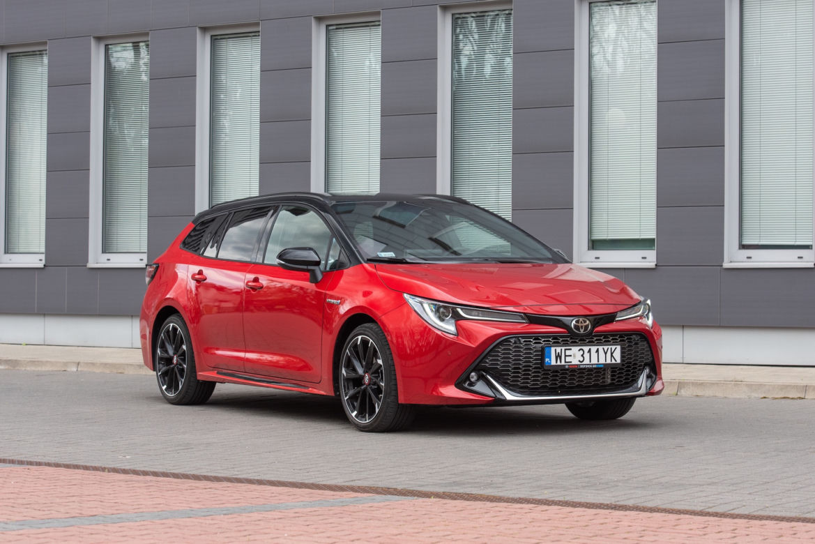 Toyota Corolla TS Kombi GR Sport 2.0 Hybrid 180 KM e-CVT 