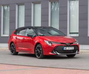 Toyota Corolla TS Kombi GR Sport 2.0 Hybrid 180 KM e-CVT 