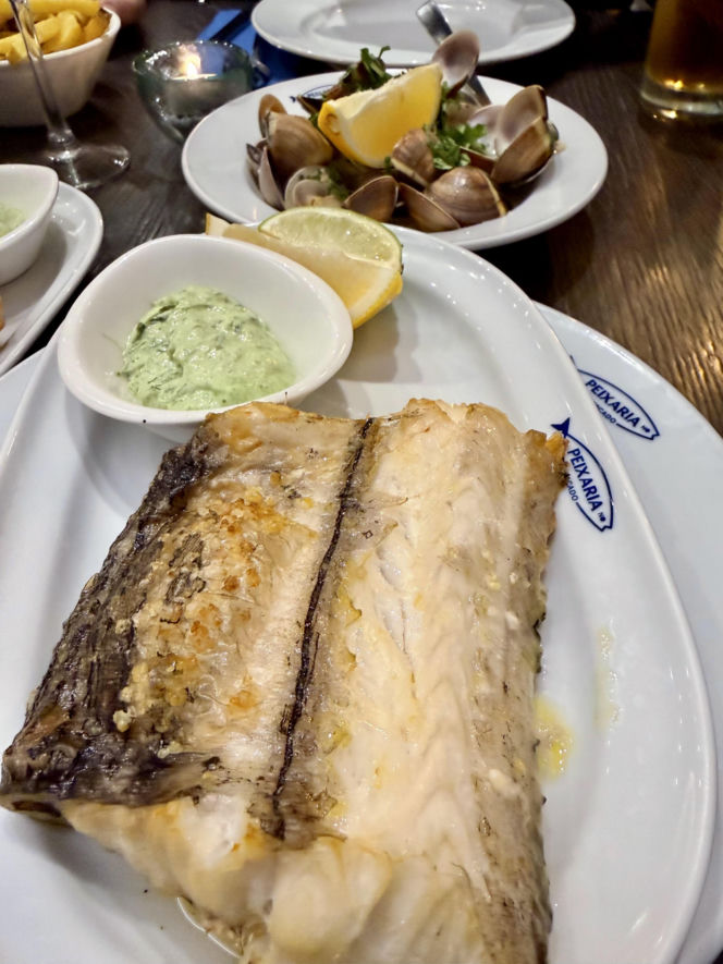 Pałasz smażony w restauracji Peixaria