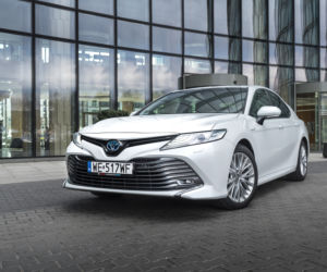 Toyota Camry 2.5 Hybrid 218 KM e-CVT Executive + VIP