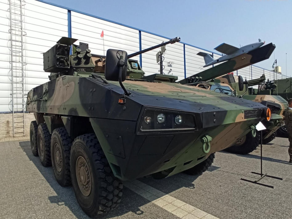 Rosomak z wieżą ZSSW-30, wyposażony w wyrzutnie PPK Spike