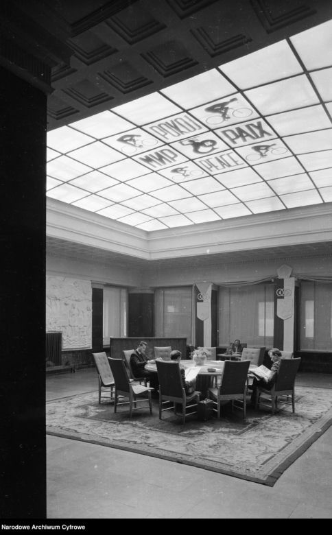 Hotel Warszawa w Prudentialu w latach 50.