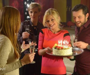 NA DOBRE i NA ZŁE odc. 512. Wiktoria Consalida (Katarzyna Dąbrowska), Nina Rudnicka (Agnieszka Judycka), Agata Woźnicka (Emilia Komarnicka), Borys Jakubek (Marcin Zacharzewski)