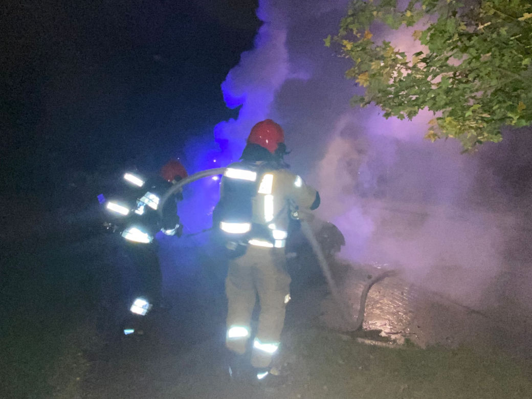 Nocny pożar auta w Toruniu. Akcja strażaków na lewobrzeżu