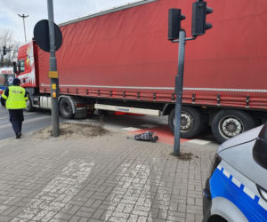 Tragiczny wypadek na Włókniarzy w Łodzi. Kobieta zginęła pod kołami tira