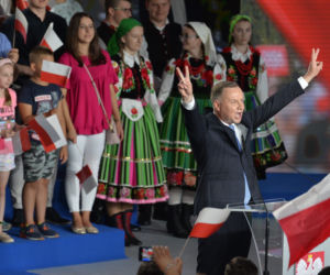Wybory 2020. Duda gratuluje Trzaskowskiemu. Został wybuczany przez własny sztab