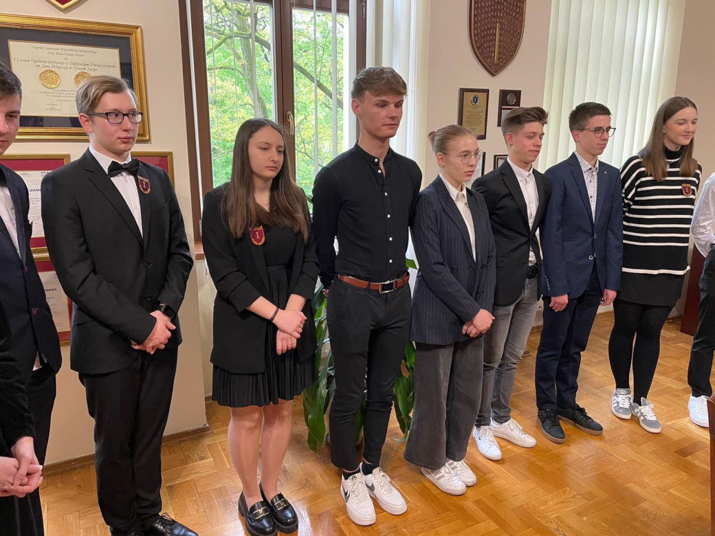 Finaliści i laureaci olimpiad i konkursów z I LO w Nowym Sączu