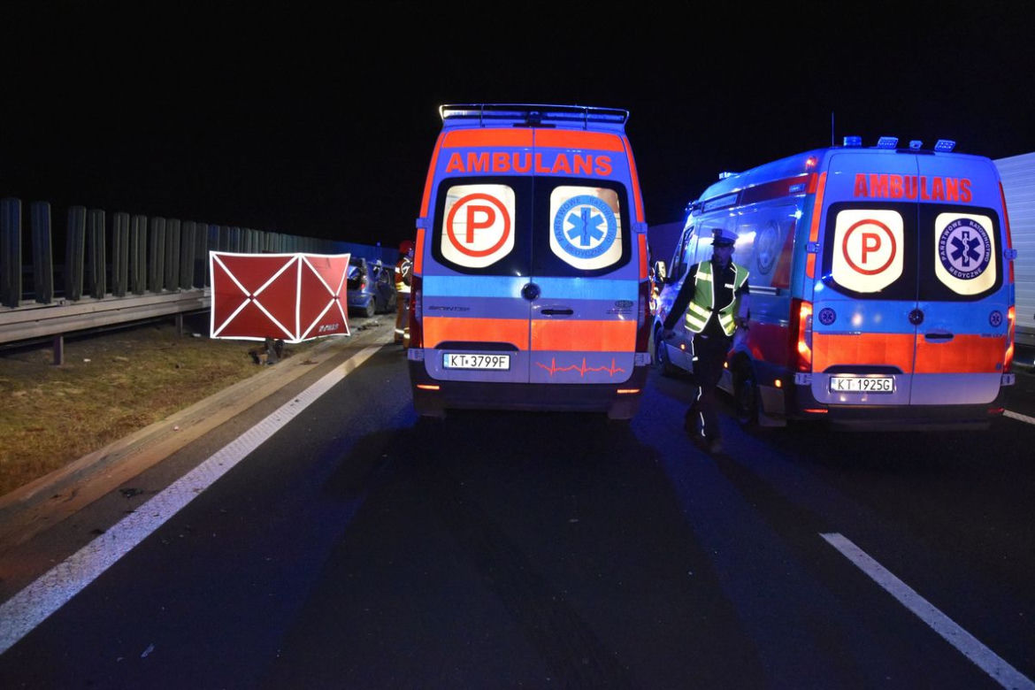 Tragiczny wypadek na autostradzie A4 w Bobrownikiach Wielkich! Pasażer wypadł z auta i zginął [ZDJĘCIA]