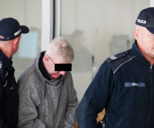 Ksiądz Mirosław porąbał siekierą i podpalił starego znajomego?! W sądzie szok: mam dziecko