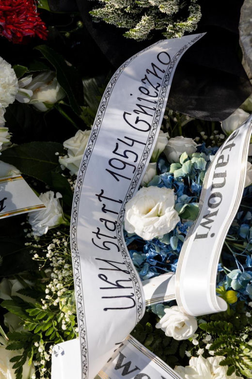 Koszulka klubowa i kij do hokeja spoczęły w grobie Natana. Gniezno żegna 18-latka