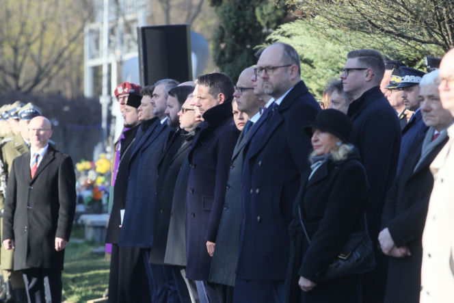 Obchody 16. rocznicy katastrofy smoleńskiej. Powązki