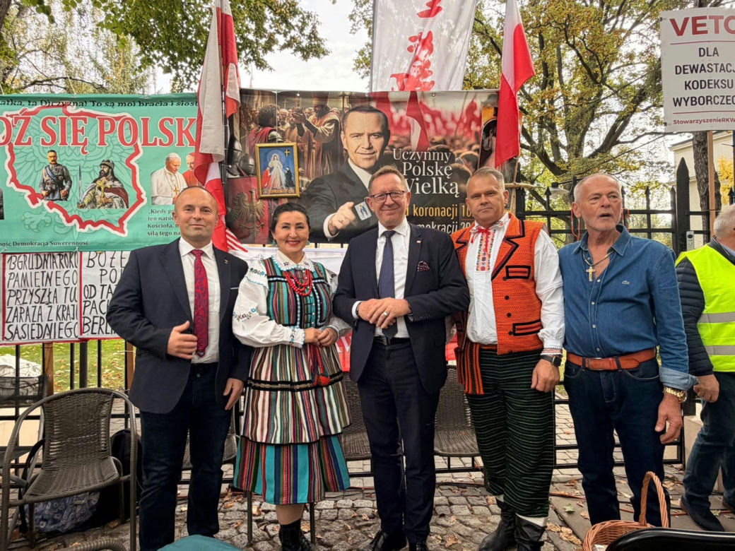 Poseł Telus z delegacją z Opoczna wspierał protestujących przed TK