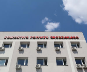 Aż 6 godzin w kolejce do urzędu w Grodzisku Mazowieckim: Nie mamy szans się dostać. Będą zmiany