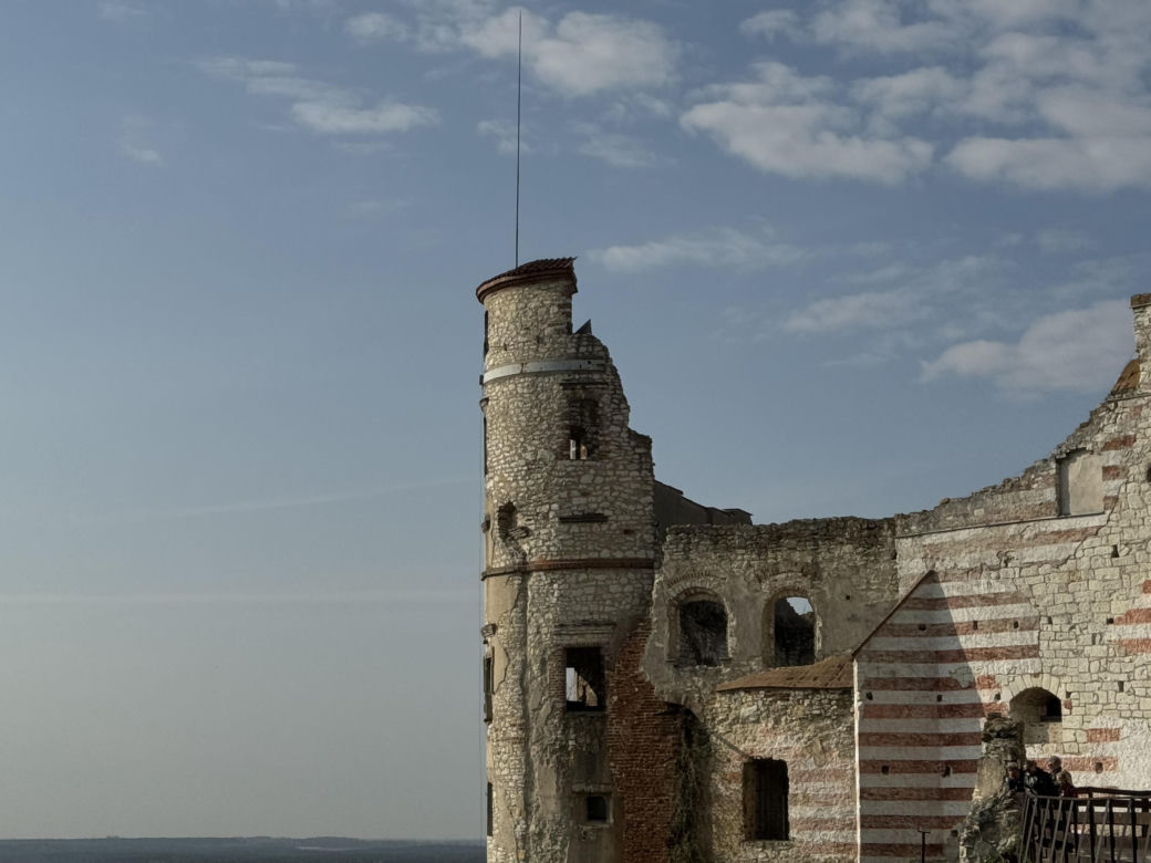 Janowiec – zamek z widokiem na rzekę