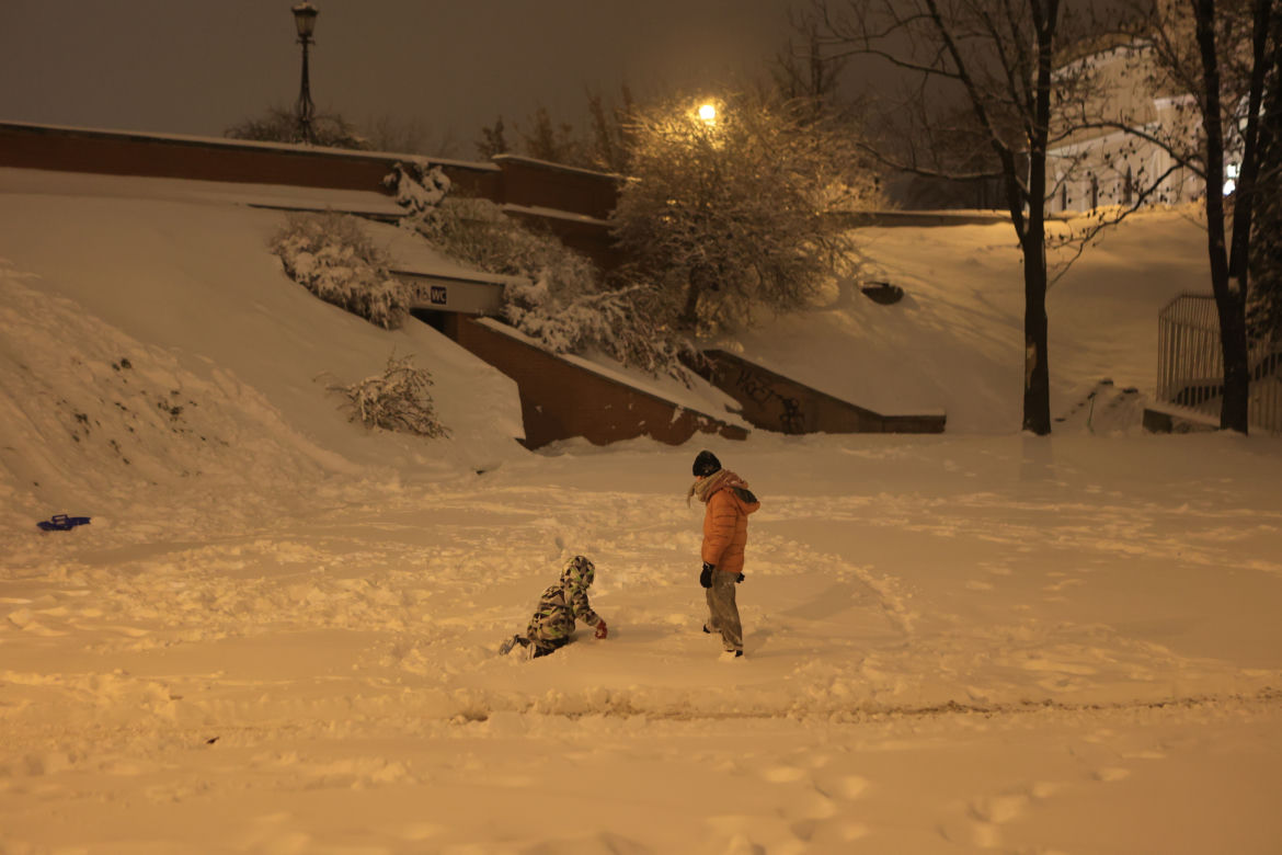 Śnieżny Lublin wieczorową porą
