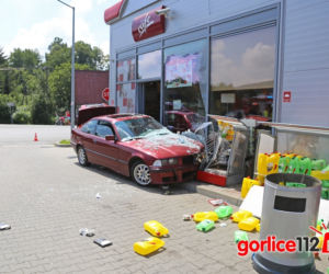 18-latka wjechała w budynek stacji paliw. Teraz stanie przed sądem [ZDJĘCIA]