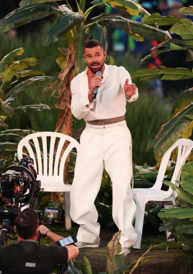 Halftime show na Super Bowl 2026: Bad Bunny, Lady Gaga, Pedro Pascal, Cardi B, John Bon Jovi i smaczki polityczne