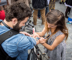 Korowód juwenaliowy na krakowski Rynek: Studenci świętują! [ZDJĘCIA]