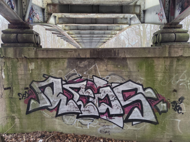 Tak teraz wygląda dawny most kolejowy na Czyżkówku. Kiedyś jeździły tędy pociągi