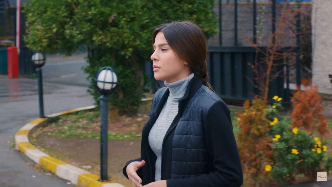 Zeynep nieświadomie mija matkę! Gönül trafia do szpitala po brutalnym ataku w więzieniu!