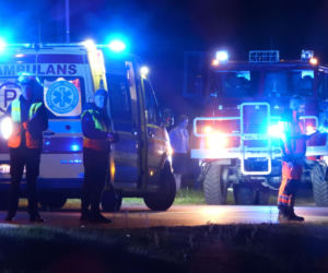 Kierowca uderzył w barierki, barierka przebiła auto i zabiła pasażera, kierowca uciekł pieszo