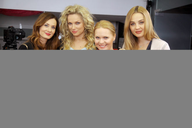 Przyjaciółki 3 sezon. Anka (Magdalena Stużyńska), Zuza (Anita Sokołowska), Inga (Małgorzata Socha), Patrycja (Joanna Liszowska)