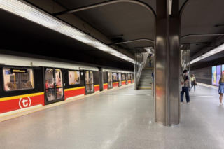 Nowe interkomy pojawią się na stacjach metra