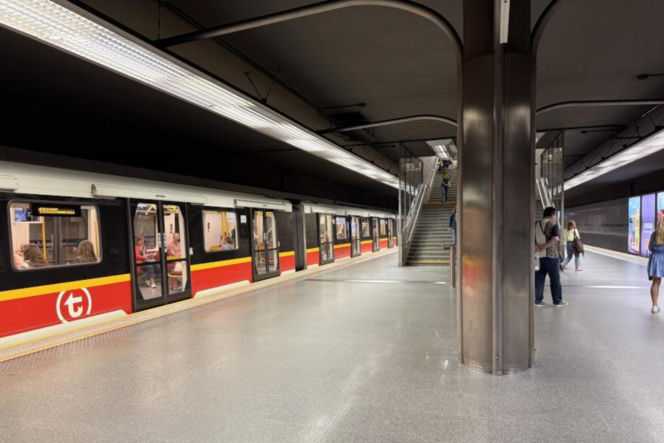 Nowe interkomy pojawią się na stacjach metra