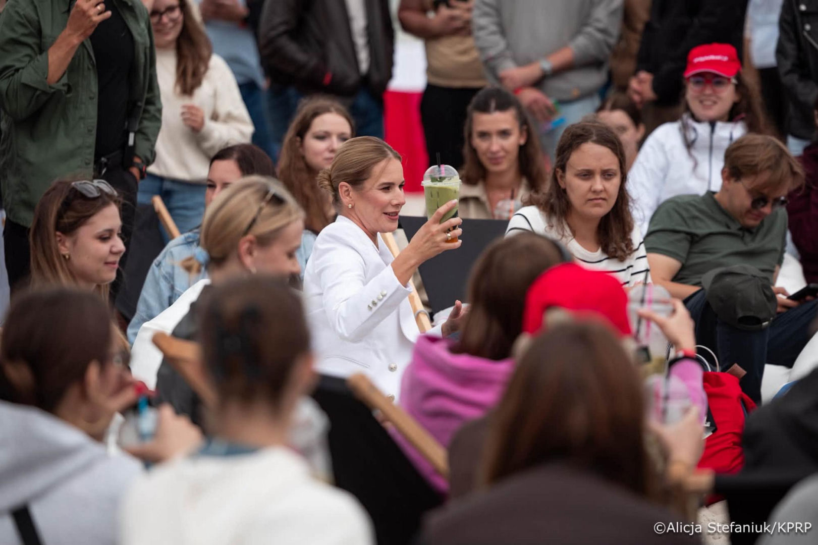 Marta Nawrocka z matchą w dłoni! Tak pierwsza dama rozmawiała o Polsce w Juracie [ZD…