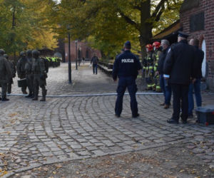 Bomba w malborskim zamku. Wielka ewakuacja! Policja otwarcie o szczegółach działań [ZDJĘCIA]