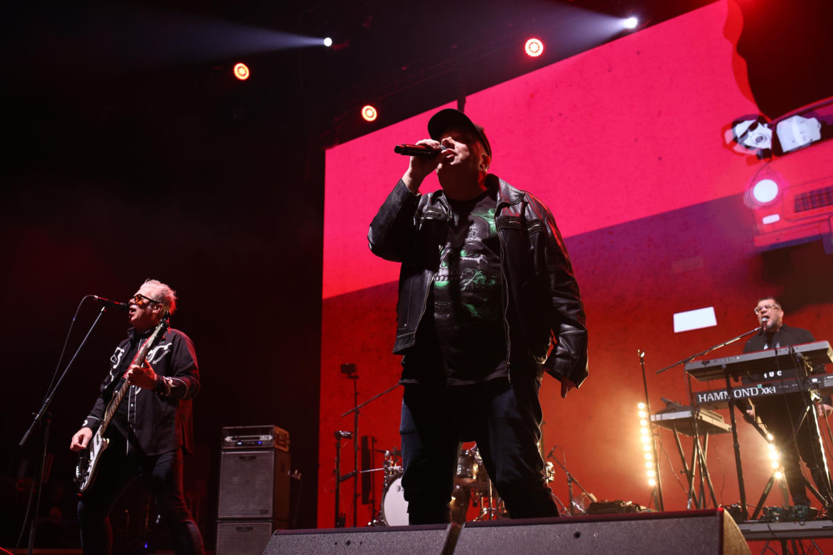 Koncert "Zadzwońcie po milicję" w katowickim Spodku
