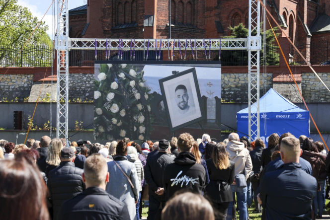Poświęcił im swoją kampanię wyborczą. Przyszły na pogrzeb Łukasza Litewki. Oczy od razu się zaszkliły