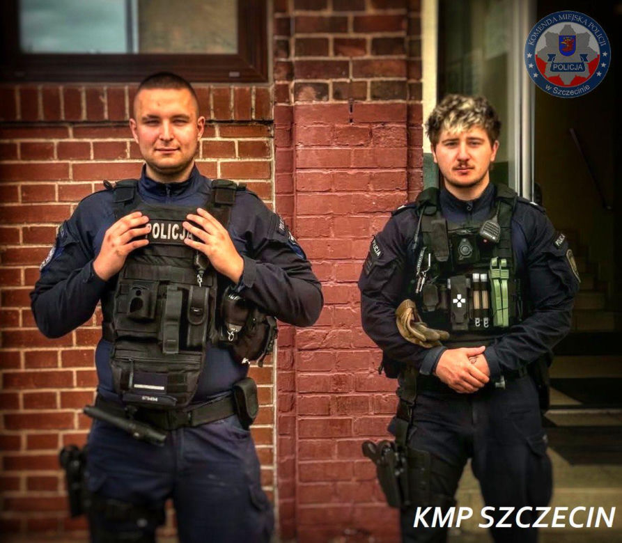 Seniorka leżała przy torach. Policjanci ruszyli na pomoc